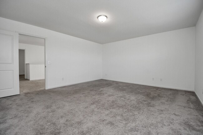 Building Photo - 4910 Highland Spgs Dr