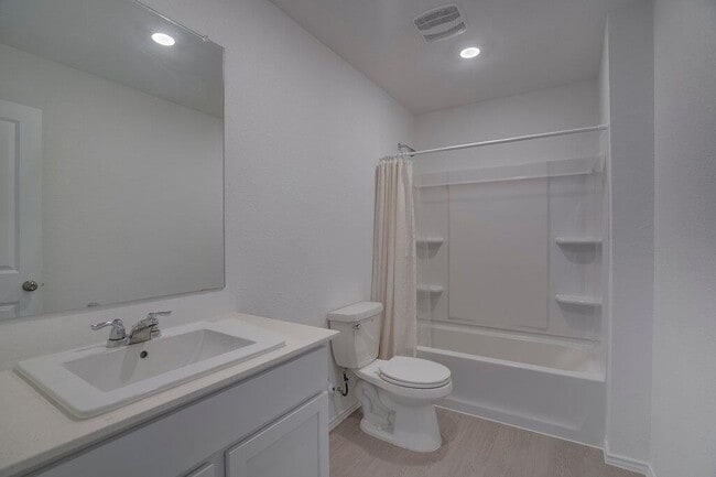 Building Photo - 321 Keefer