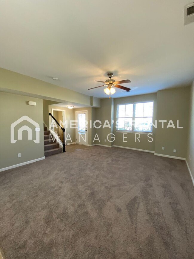 Building Photo - 129 The Heights Dr