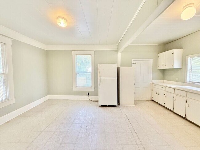 Building Photo - 218 Seamarge Ln