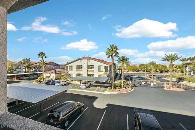 Building Photo - 2305 W Horizon Ridge Pkwy