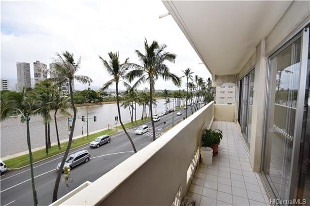 Building Photo - 2085 Ala Wai Blvd