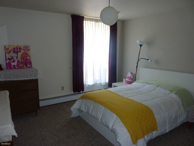 Building Photo - 1 br, 1 bath  - 315 N Neville St 2