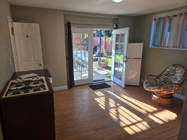 Building Photo - 4052 Capella St