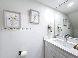 Building Photo - 350 Grapetree Dr