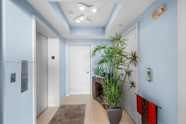 Building Photo - 1331 Brickell Bay Dr