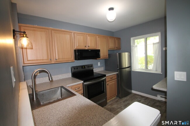 Building Photo - 3699 Broadbridge Ave