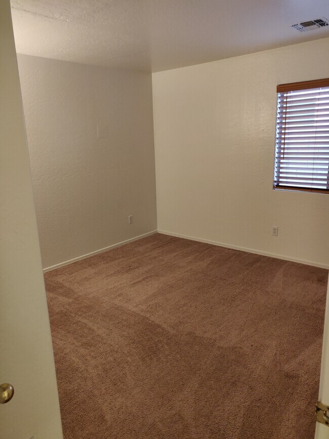 Building Photo - 3214 S 104th Ln