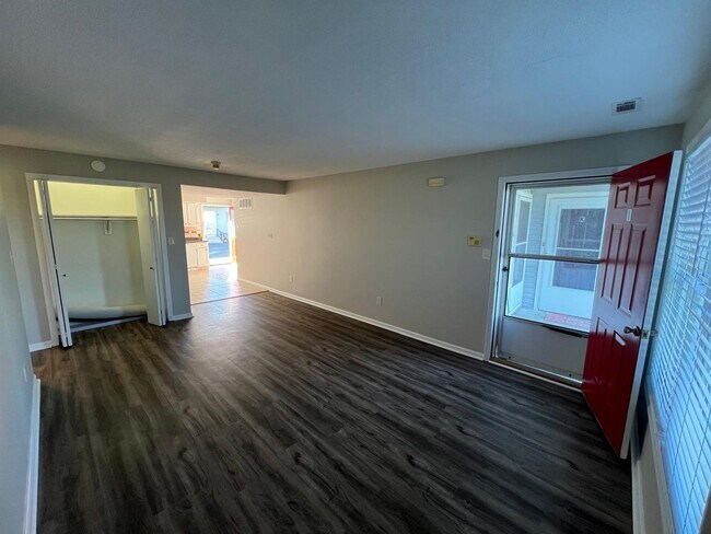 Building Photo - New 2 BR First Floor Condo in Wernersville, PA Available in June