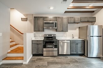 Building Photo - 235 E Market St