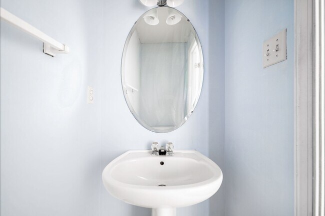 Building Photo - Gorgeous Luxury Townhome for rent