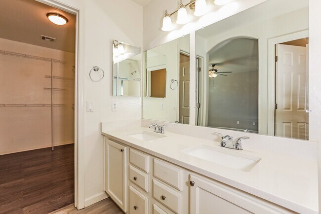 Building Photo - 41302 N Cambria Dr