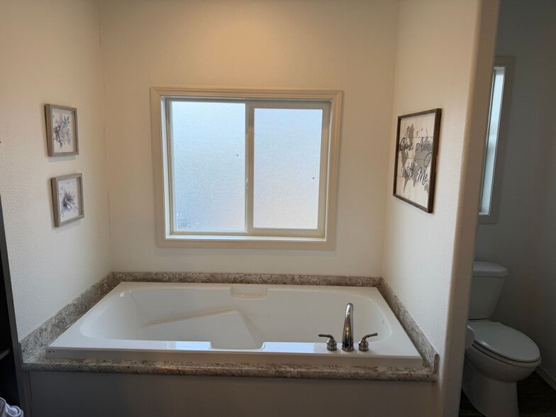 Building Photo - 4017 State Hwy 284