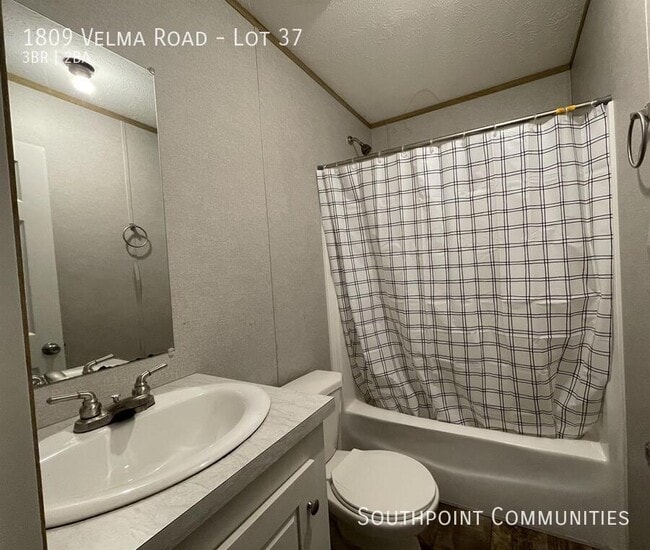 Building Photo - 1809 Velma Rd