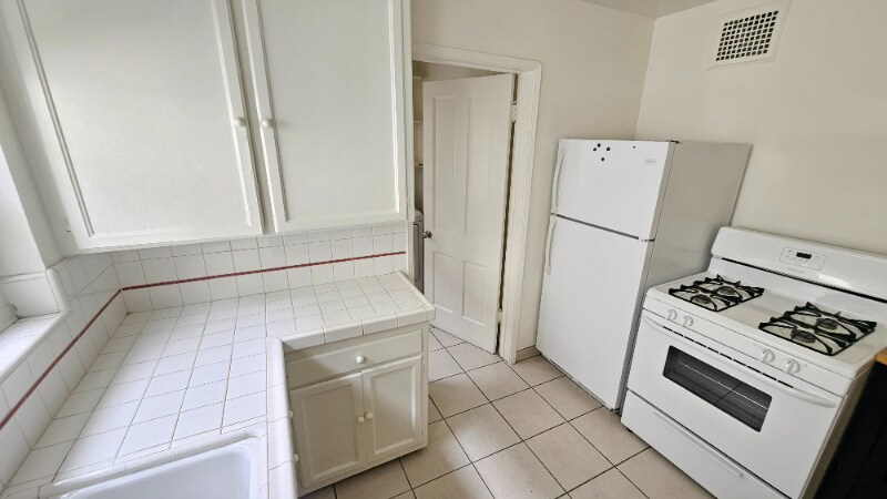 Building Photo - 224 S Tower Dr