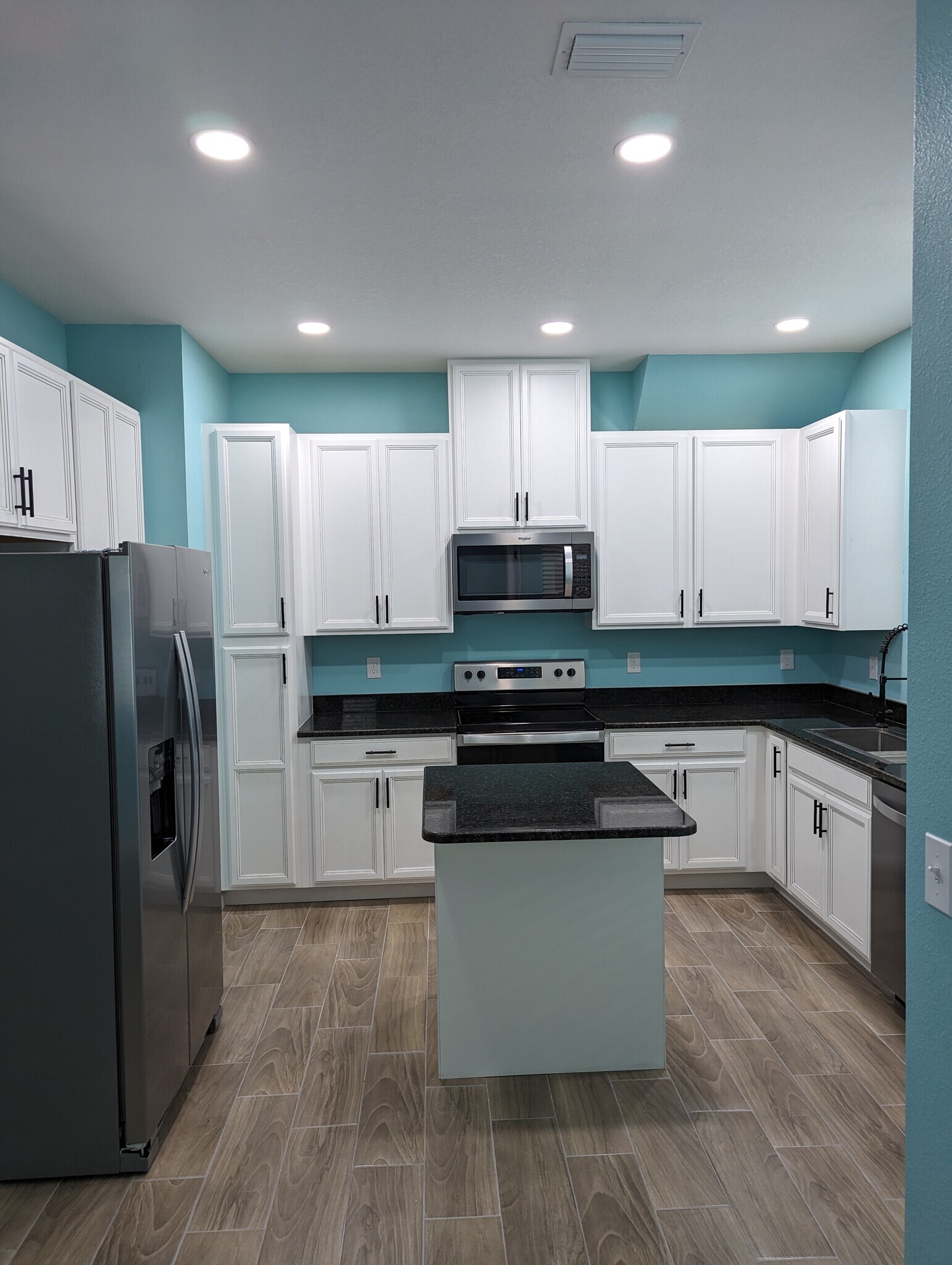 Building Photo - 2010 Seminole Blvd S