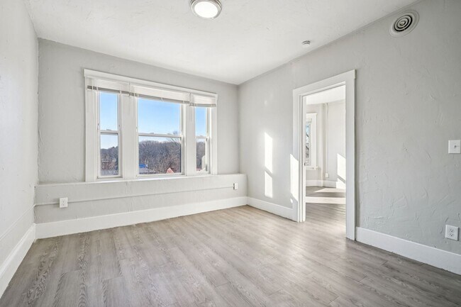 Building Photo - 71 Almont St