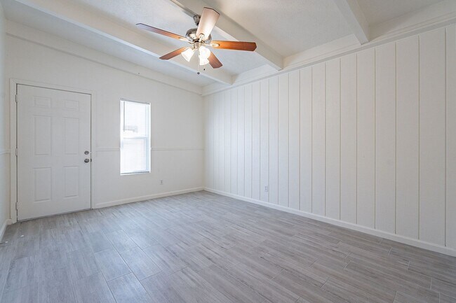 Building Photo - Updated townhome near Central Phx/Biltmore!