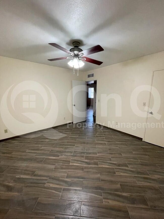 Building Photo - 2831 N Fontana Ave