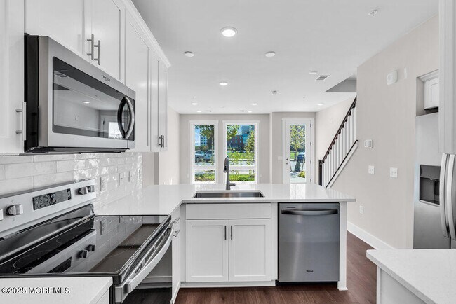 Building Photo - 201 Sunset Ave