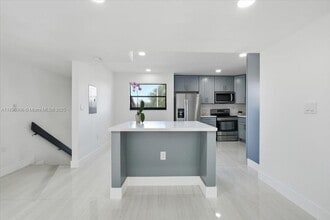 Building Photo - 9907 NW 9th St Cir