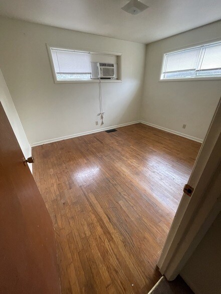 Building Photo - 105 Edgehill Dr