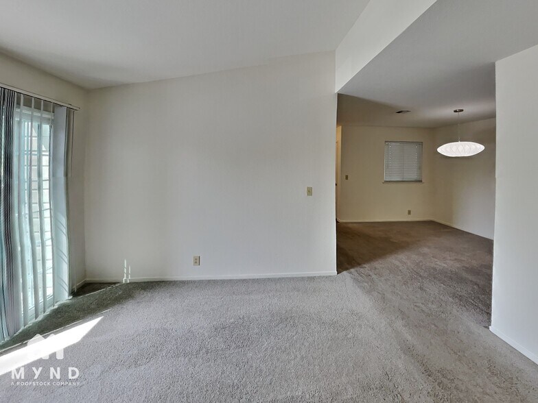 Building Photo - 465 Canyon Oaks Dr