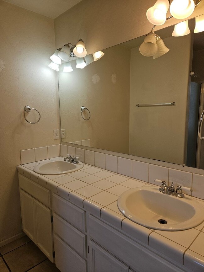 Building Photo - Beautiful custom home