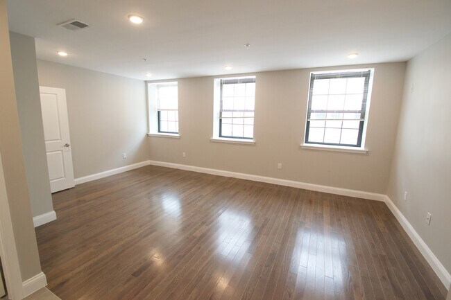 Building Photo - 1426 Callowhill St