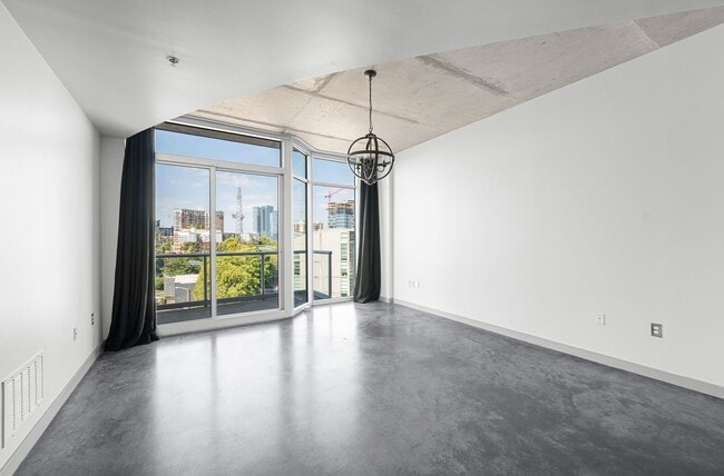 Building Photo - Awesome 1BE/1BA Condo in the Gulch w/2-res...