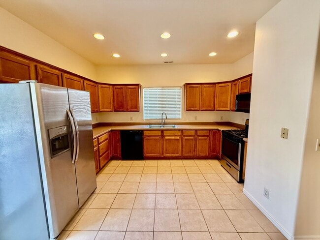 Building Photo - Spacious & Sunny Home in Quiet Hurricane N...