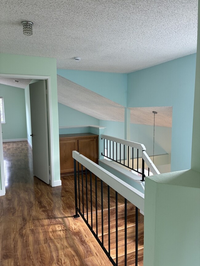 Building Photo - 706 Ridgeview Terrace