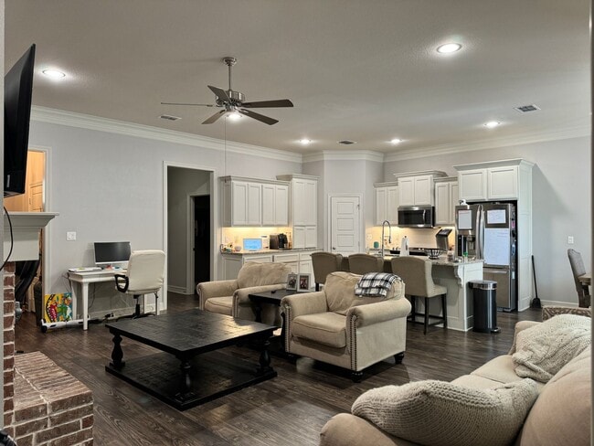 Building Photo - 1017 Stagecoach Bend
