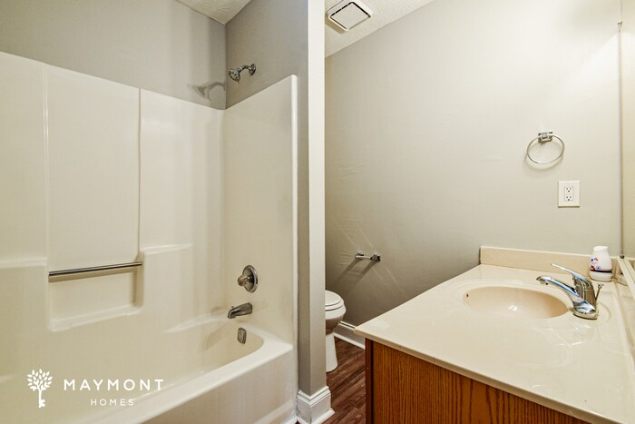 Building Photo - 2355 Fieldstone Dr SE