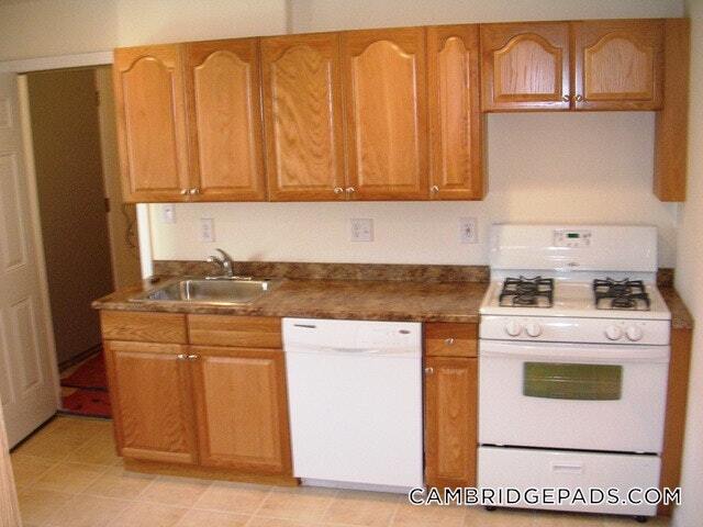 Building Photo - 20 Magoun St