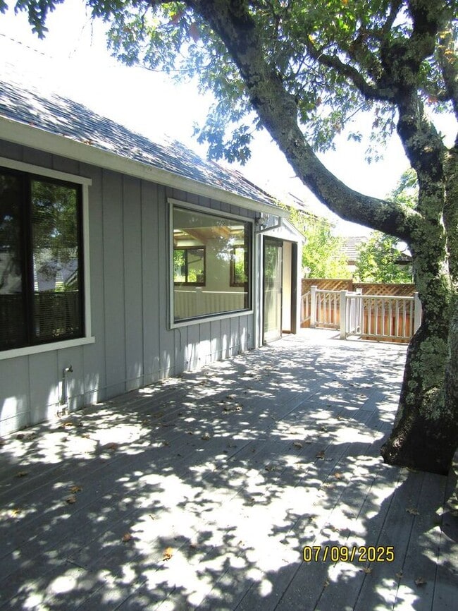 Building Photo - Beautiful Single Story Home in Great Santa...
