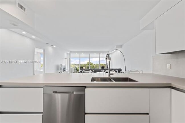 Building Photo - 5700 Collins Ave