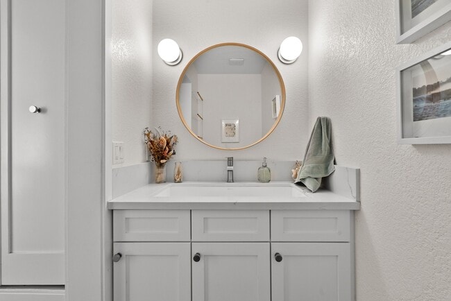 Building Photo - 3850 Bramble Ln