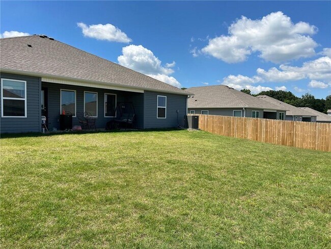 Building Photo - 2960 W McLaren Dr