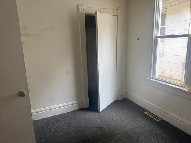 Building Photo - 601 Alexander Ave