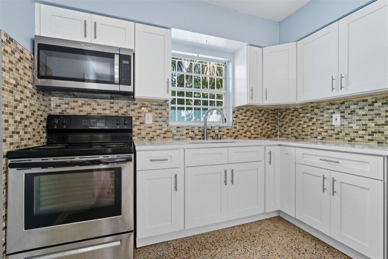 Building Photo - 7101 N Howard Ave