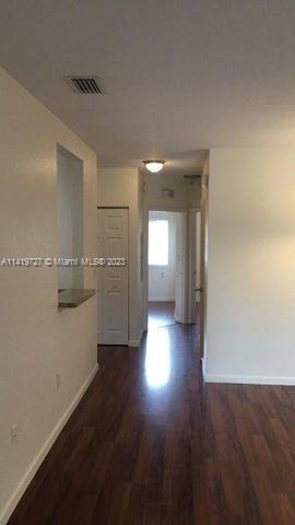 Building Photo - 1103 Golden Lakes Blvd