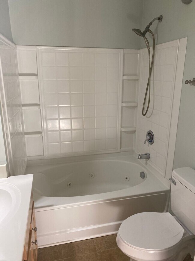 Building Photo - 1505 Walnut View Dr