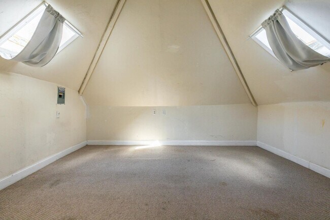 Building Photo - Massive 5 Bed / 2 Bath Duplex in Mission Hill — 2,000 Sq Ft, In-Unit Laundry, Updated Kitchen, Pr...