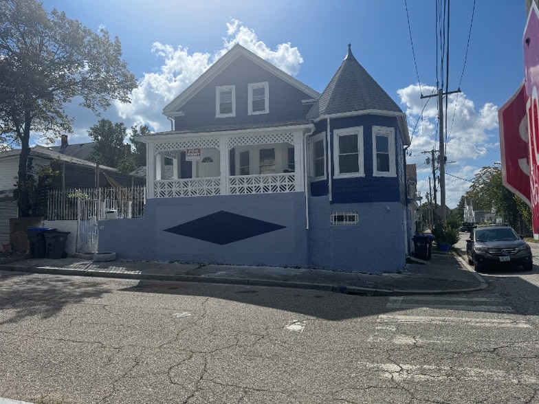 Building Photo - 34 Savings St