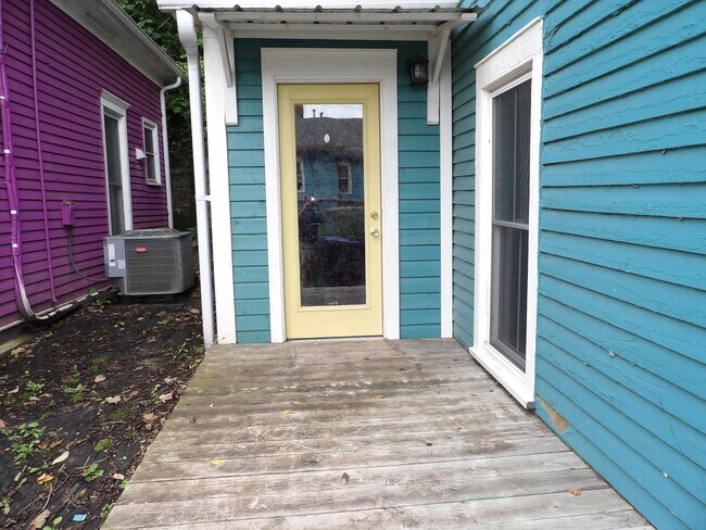 Building Photo - 611 Taylor Ave