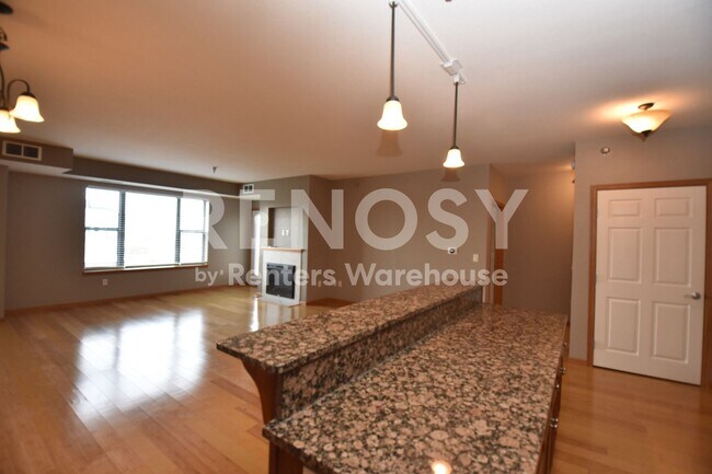 Building Photo - Stunning 1 Bedroom 1 Bathroom in Saint Louis Park!