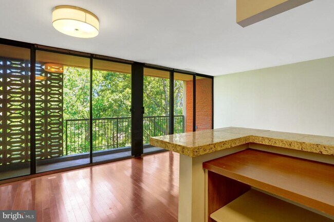 Building Photo - 4 S Van Dorn St