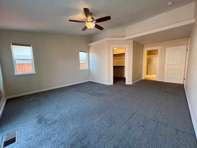 Building Photo - Three Bedroom on the Golf Course in Fer...