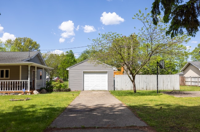 Building Photo - 56085 Harman Dr